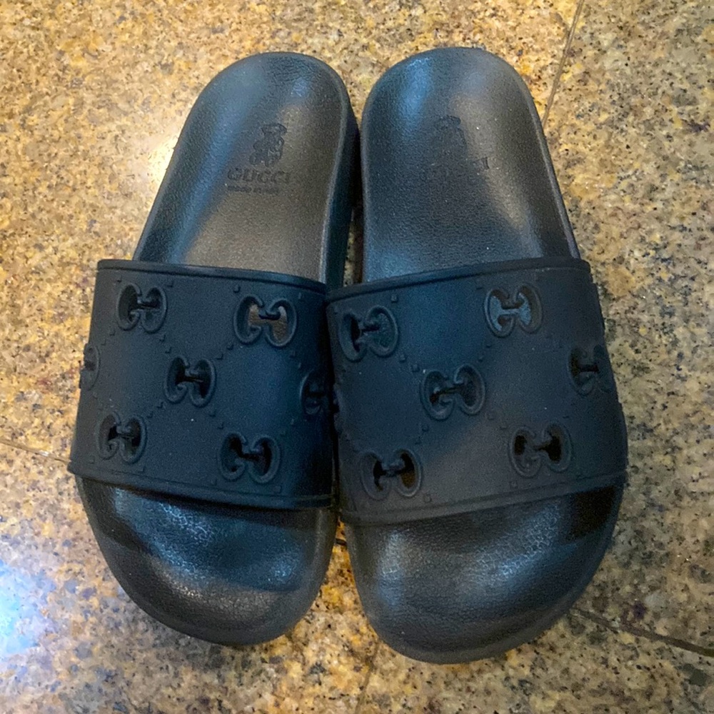 Gucci sandals size 34